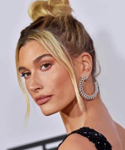 Beautiful Hailey Bieber Diamond Painting